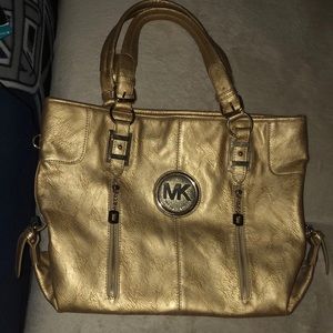 Michael Kors Hand bag/Tote Best knock off I’ve ever seen.
